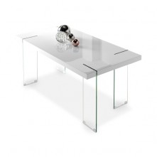 Mesa de comedor de diseño patas en cristal